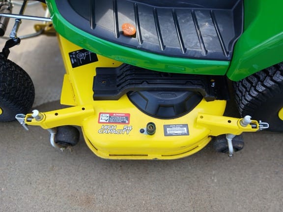 2022 John Deere X734 Equipment Image0