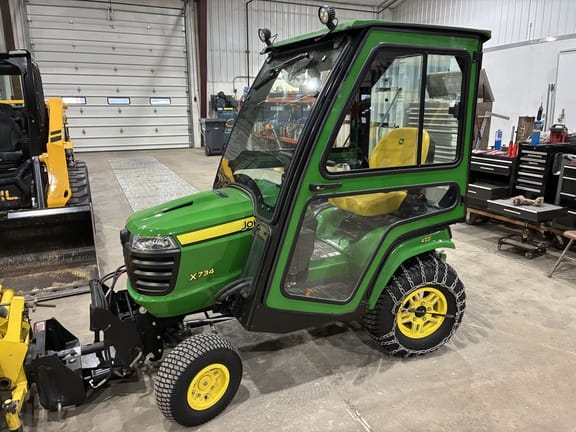2022 John Deere X734 Equipment Image0