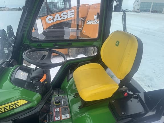 Image of John Deere X738 equipment image 4