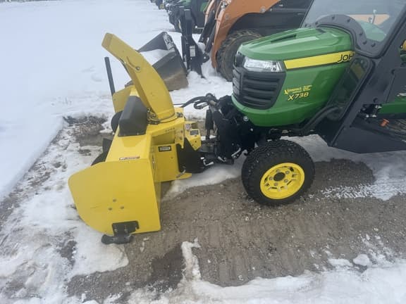 Image of John Deere X738 equipment image 3