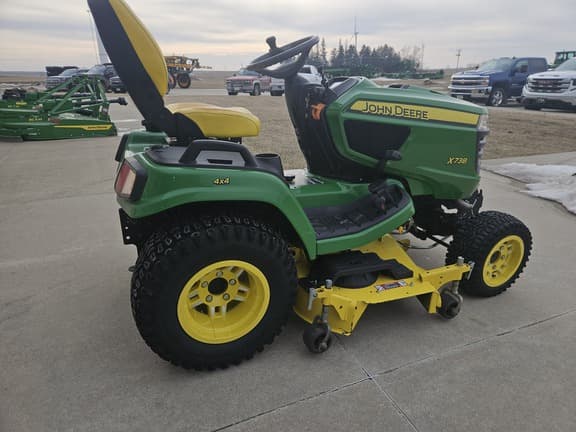 Image of John Deere X738 equipment image 2