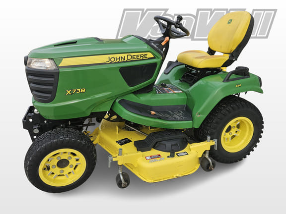 2022 John Deere X738 Equipment Image0