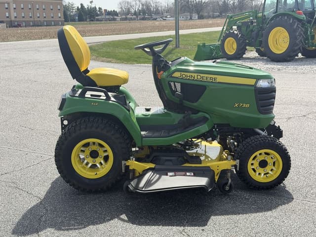 Image of John Deere X738 equipment image 4