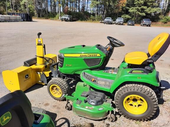 Image of John Deere X738 equipment image 3