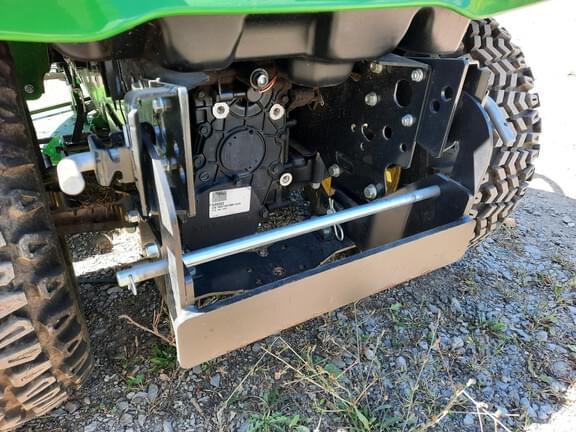 Image of John Deere X738 equipment image 2