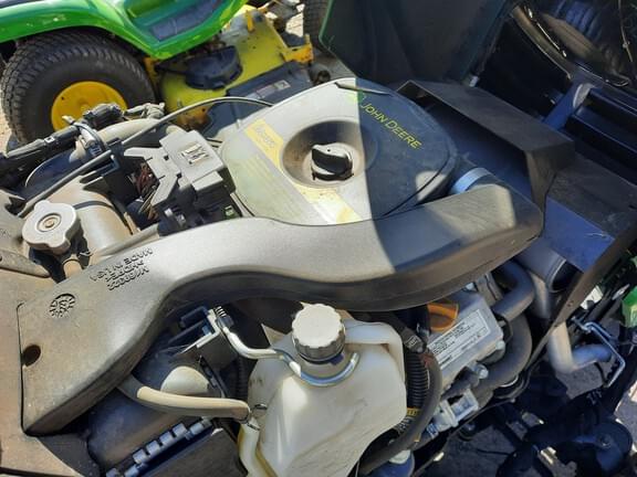 Image of John Deere X738 equipment image 4
