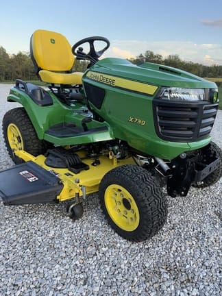 2022 John Deere X739 Equipment Image0