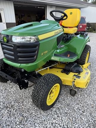 Image of John Deere X739 equipment image 1