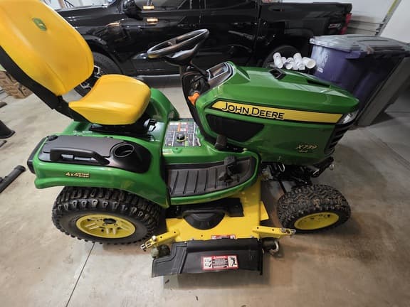 Image of John Deere X739 equipment image 4