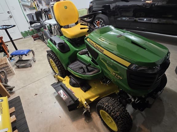 Image of John Deere X739 equipment image 3