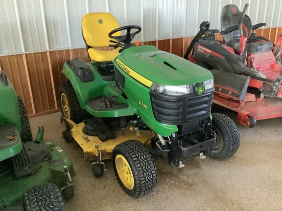 2022 John Deere X739 Equipment Image0