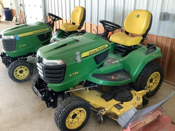 Image of John Deere X739 equipment image 3