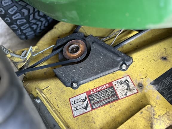 Image of John Deere X739 equipment image 4