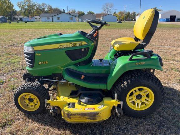 Image of John Deere X739 equipment image 1