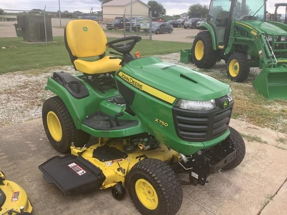 Image of John Deere X750 equipment image 1
