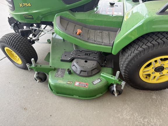 Image of John Deere X754 equipment image 2