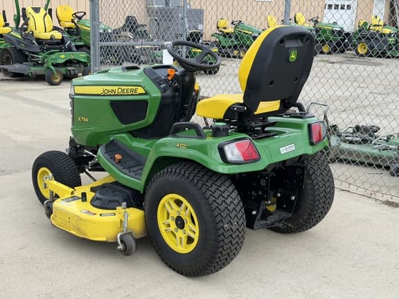 Image of John Deere X754 equipment image 3