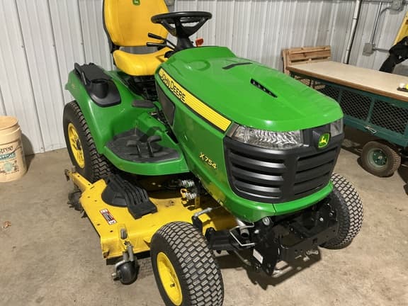 Image of John Deere X754 equipment image 3