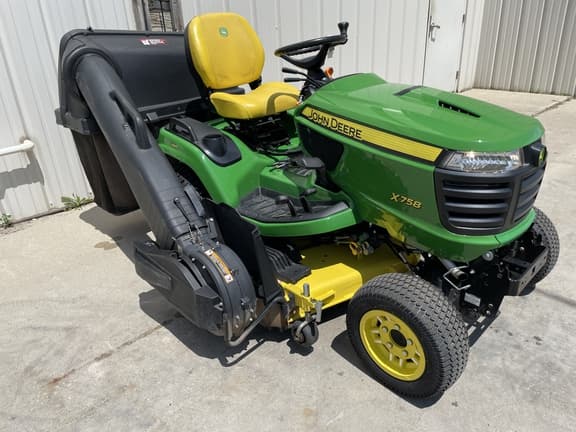 Image of John Deere X758 equipment image 2