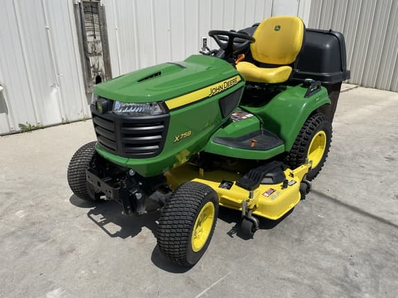 Image of John Deere X758 equipment image 4