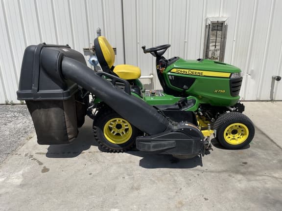 Image of John Deere X758 equipment image 1
