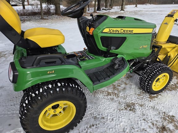 2022 John Deere X758 Equipment Image0