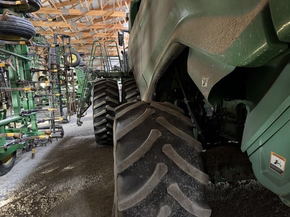 Image of John Deere X9 1000 equipment image 3