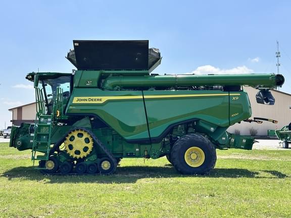 Image of John Deere X9 1000 equipment image 3