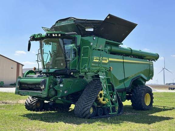 Image of John Deere X9 1000 equipment image 2