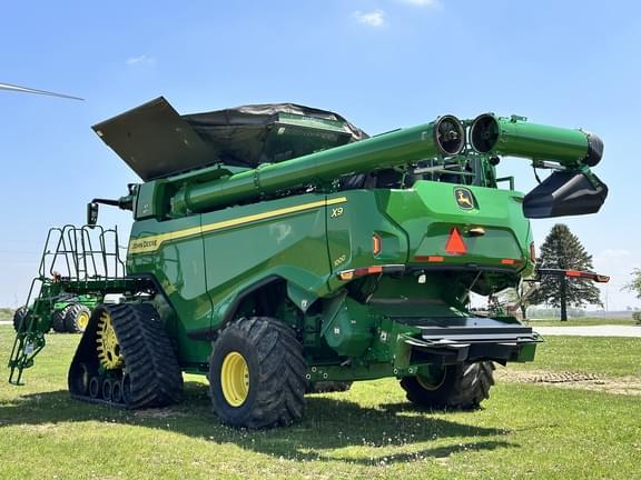 Image of John Deere X9 1000 equipment image 4