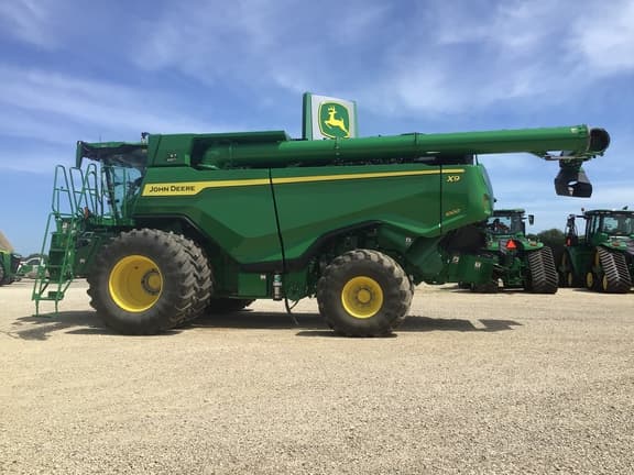Image of John Deere X9 1000 equipment image 3