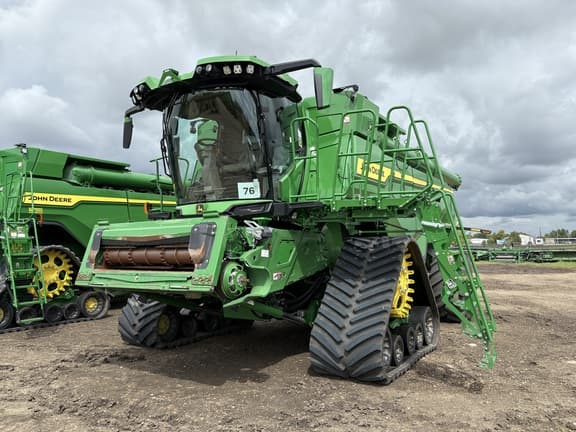 Image of John Deere X9 1000 equipment image 1