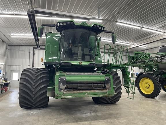 Image of John Deere X9 1000 equipment image 1