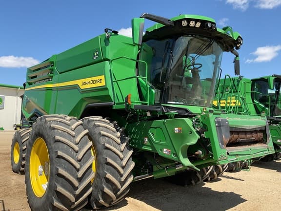Image of John Deere X9 1000 equipment image 1