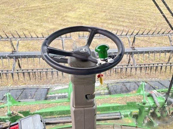 Image of John Deere X9 1000 equipment image 3