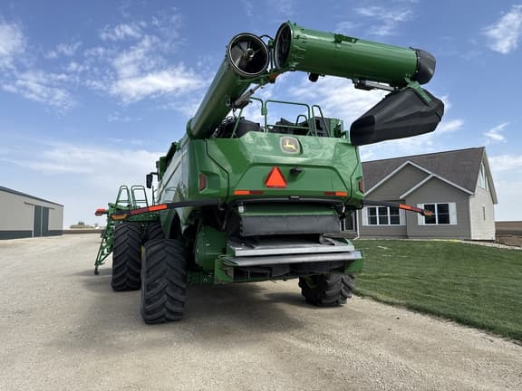 Image of John Deere X9 1100 equipment image 4