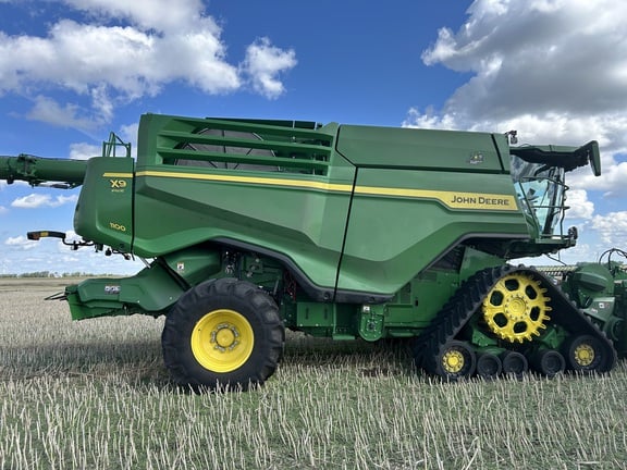 2022 John Deere X9 1100 Equipment Image0