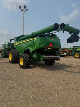 Image of John Deere X9 1100 equipment image 2