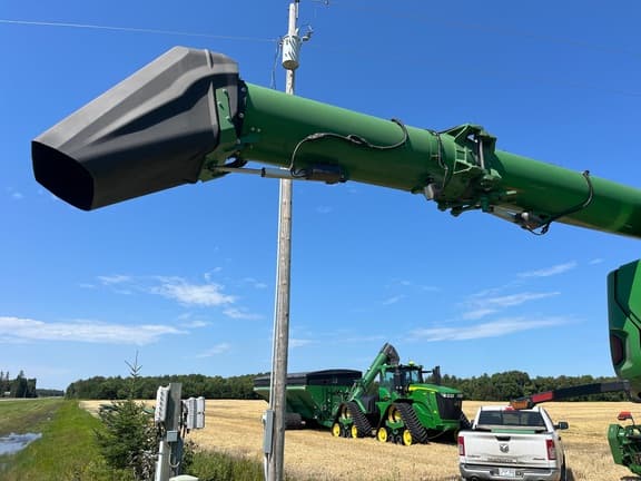 Image of John Deere X9 1100 equipment image 3