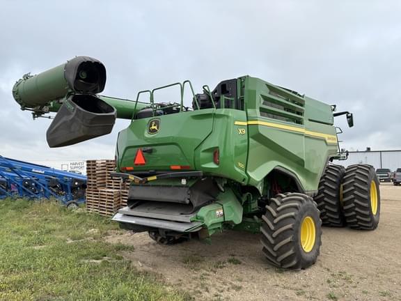 Image of John Deere X9 1100 equipment image 3