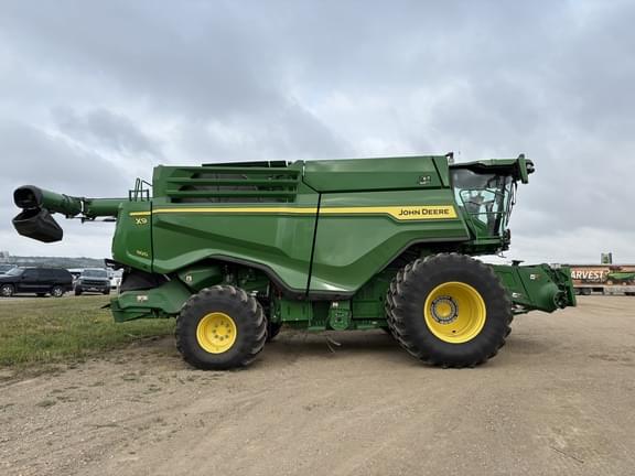 Image of John Deere X9 1100 equipment image 2