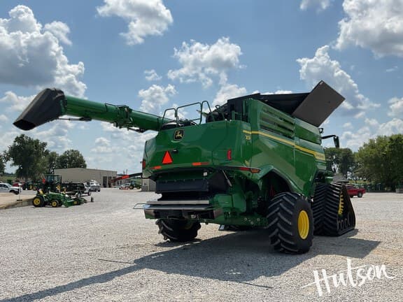 Image of John Deere X9 1100 equipment image 2