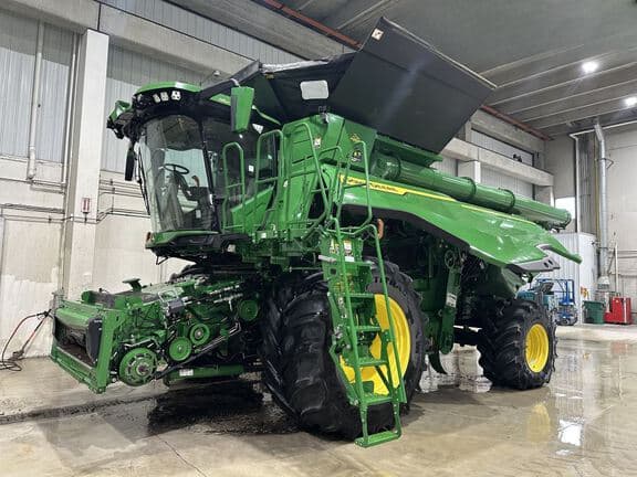 Image of John Deere X9 1100 equipment image 2