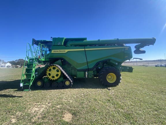 Image of John Deere X9 1100 equipment image 3