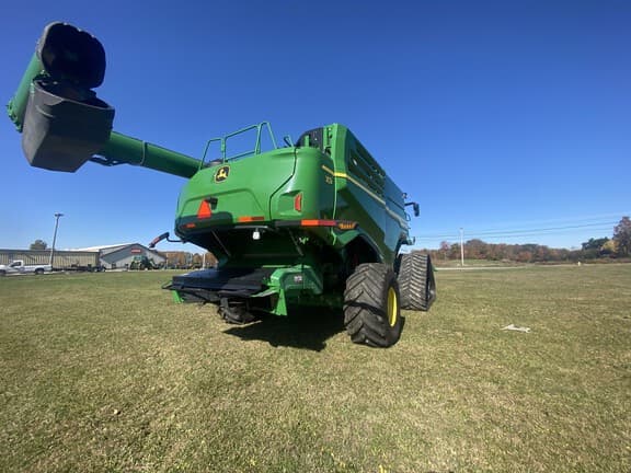 Image of John Deere X9 1100 equipment image 2