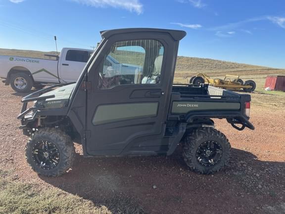 Image of John Deere XUV 835M equipment image 1