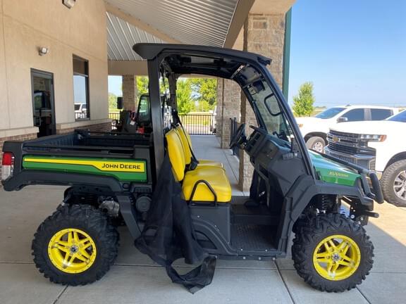Image of John Deere XUV 835M equipment image 2