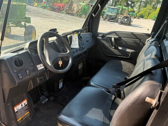 Image of John Deere XUV 835M equipment image 4