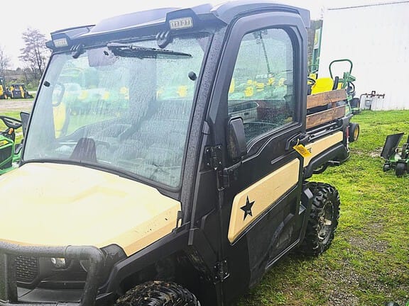 2022 John Deere XUV 835M Equipment Image0