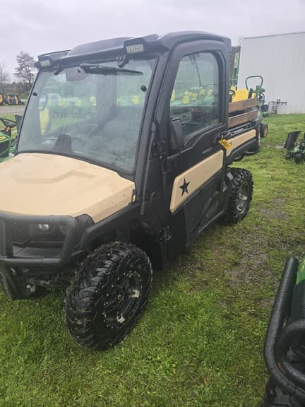 Image of John Deere XUV 835M equipment image 1